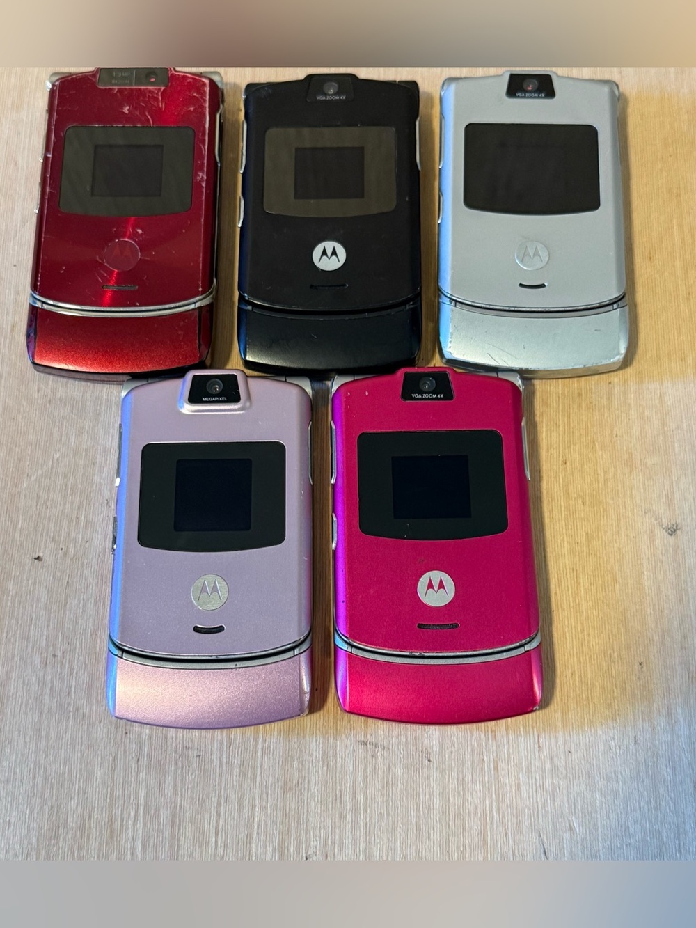 Lot Of 5 Motorola RAZR V3/m Multi Color Flip Phone“UNTESTED”Sold as is Read Info